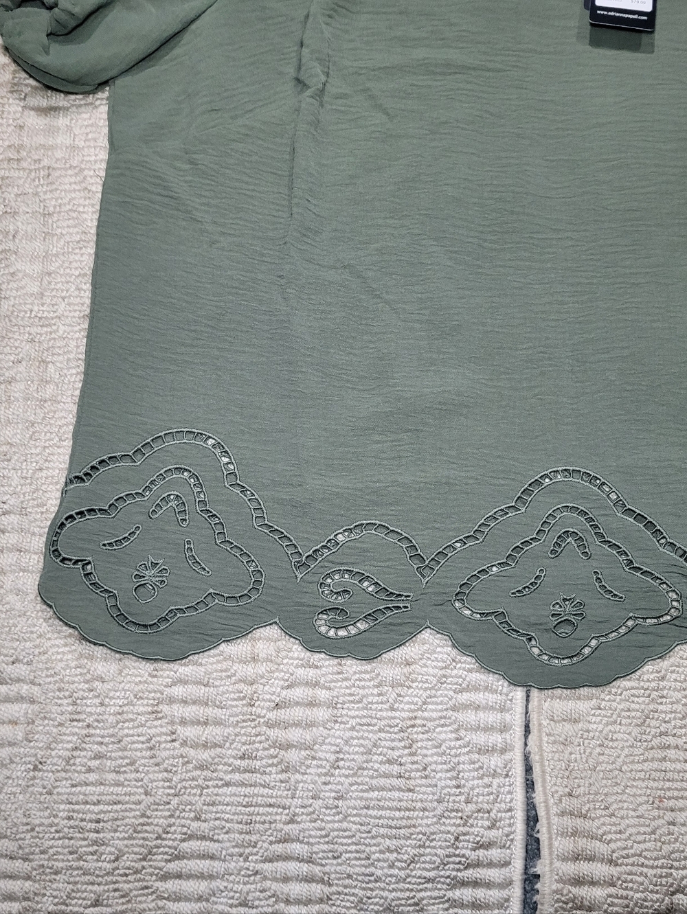NWT Adrianna Papell Olive Green Puff Sleeve Top Scalloped Eyelet Hem 1X - Picture 3 of 16